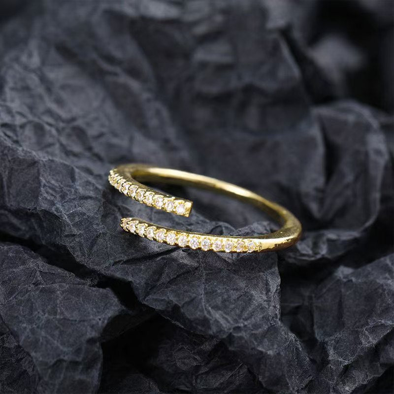 Anillo Abierto Ajustable con Circonita Geométrica