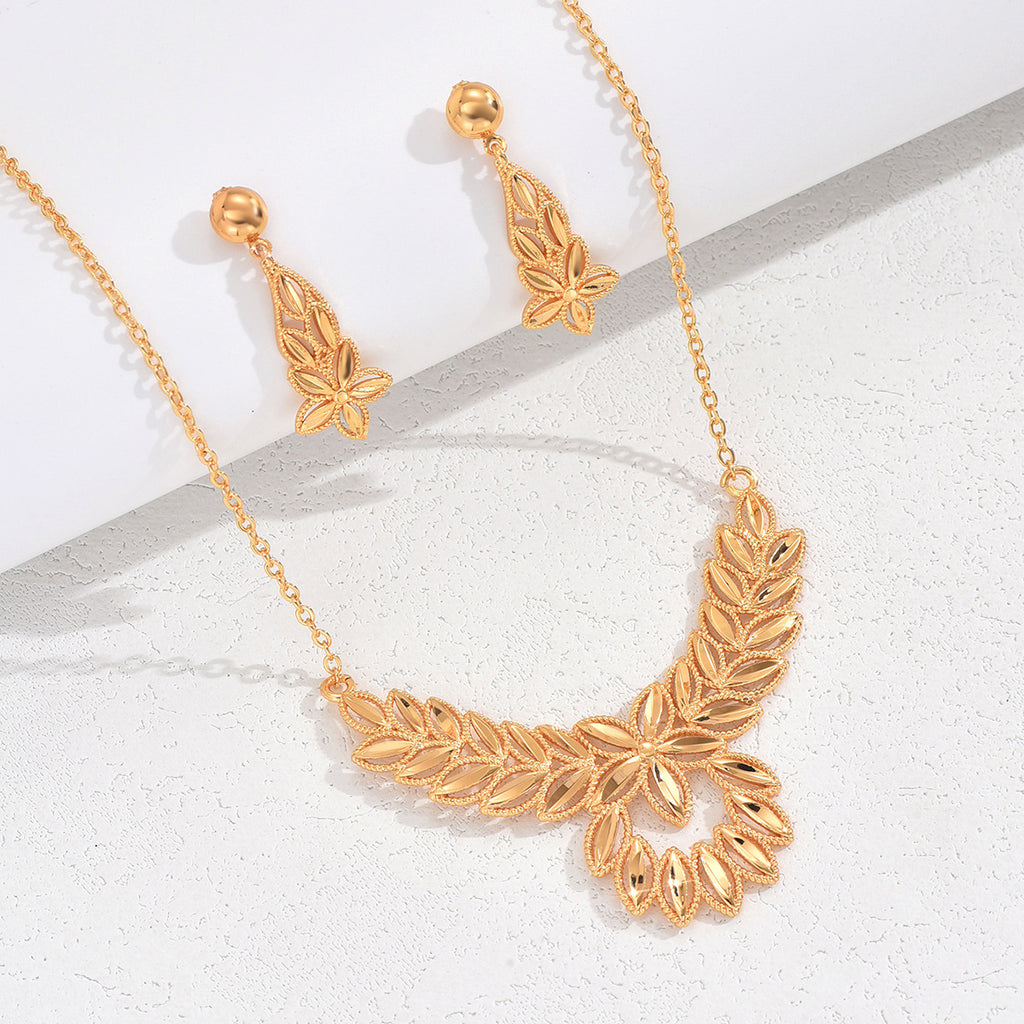 Conjunto de Collar y Pendientes Chapado en Oro con Diseño Floral