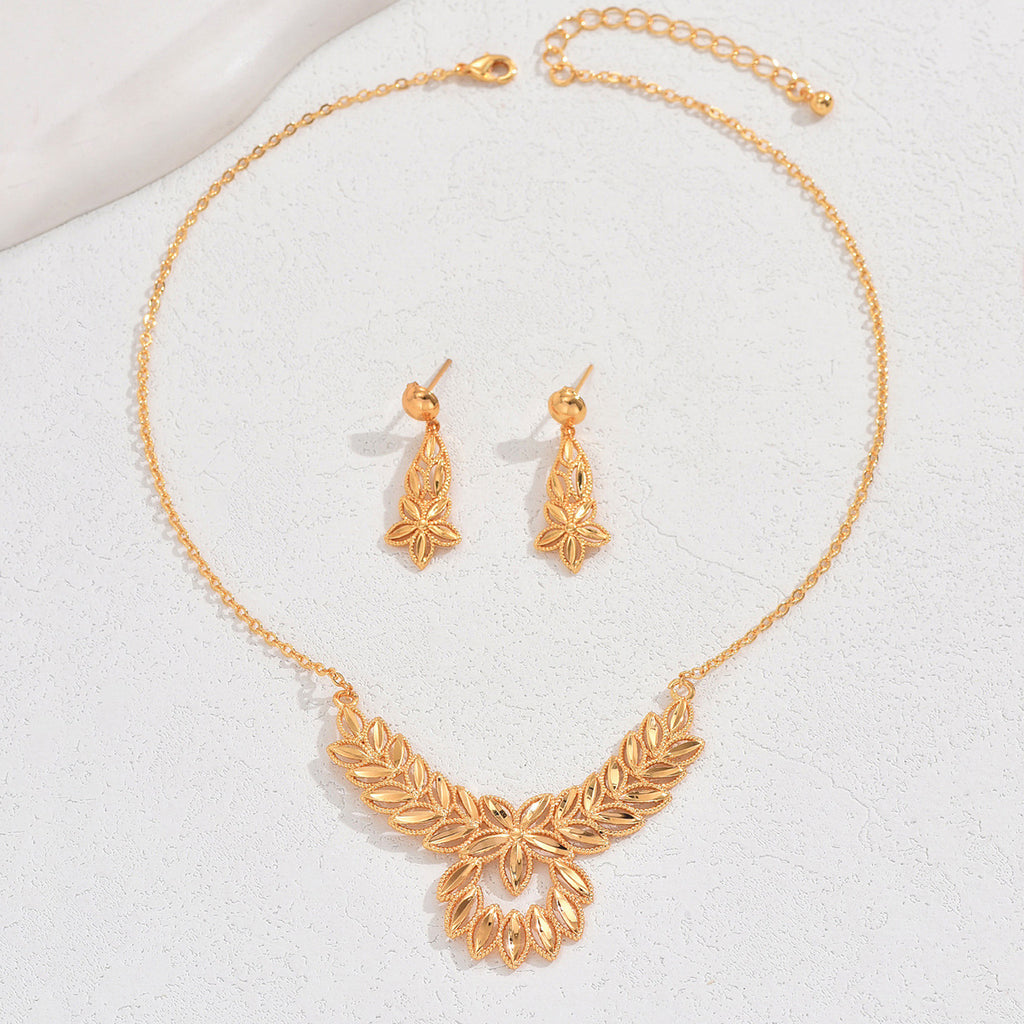 Conjunto de Collar y Pendientes Chapado en Oro con Diseño Floral