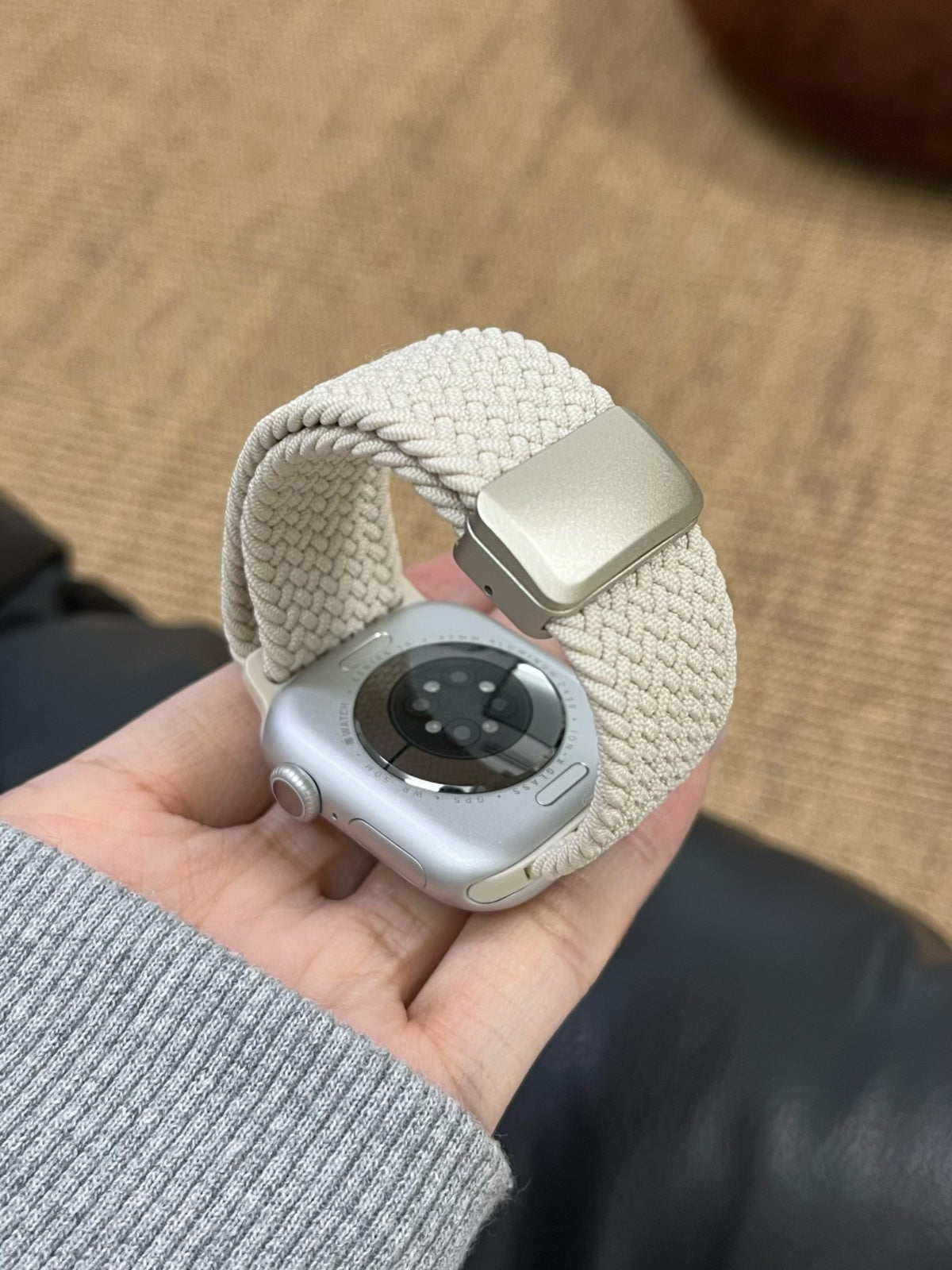 Correa magnética de nylon trenzado compatible con todas las generaciones de Apple Watch. Transpirable, cómoda y con cierre seguro
