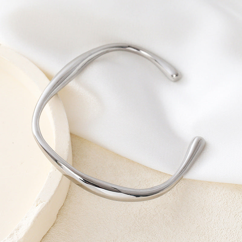 Pulsera de Acero Inoxidable con Diseño de Olas