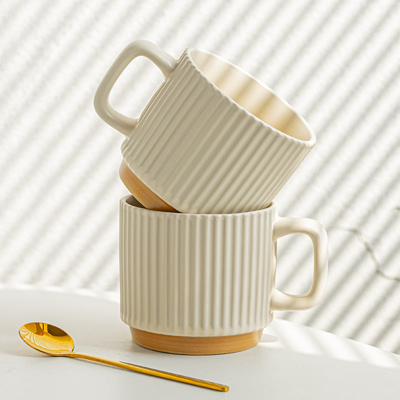 Taza de cerámica artesanal vintage apilable disponible en blanco y verde