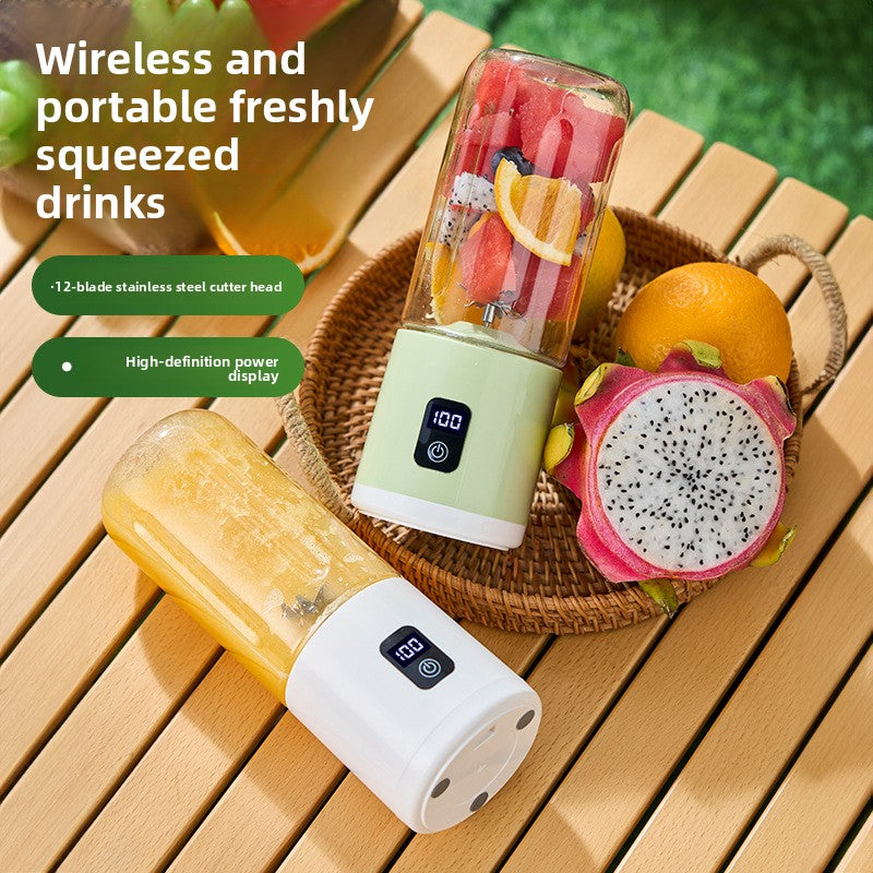 Vaso licuadora portátil recargable con 12 cuchillas y pantalla LED, disponible en verde y blanco
